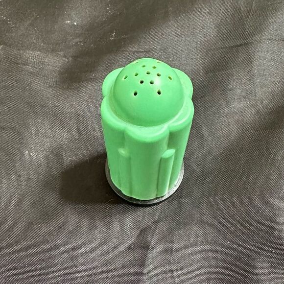 Vintage Bonny ware mint green Salt Shaker Art Deco style salt or pepper shaker. - Picture 6 of 12